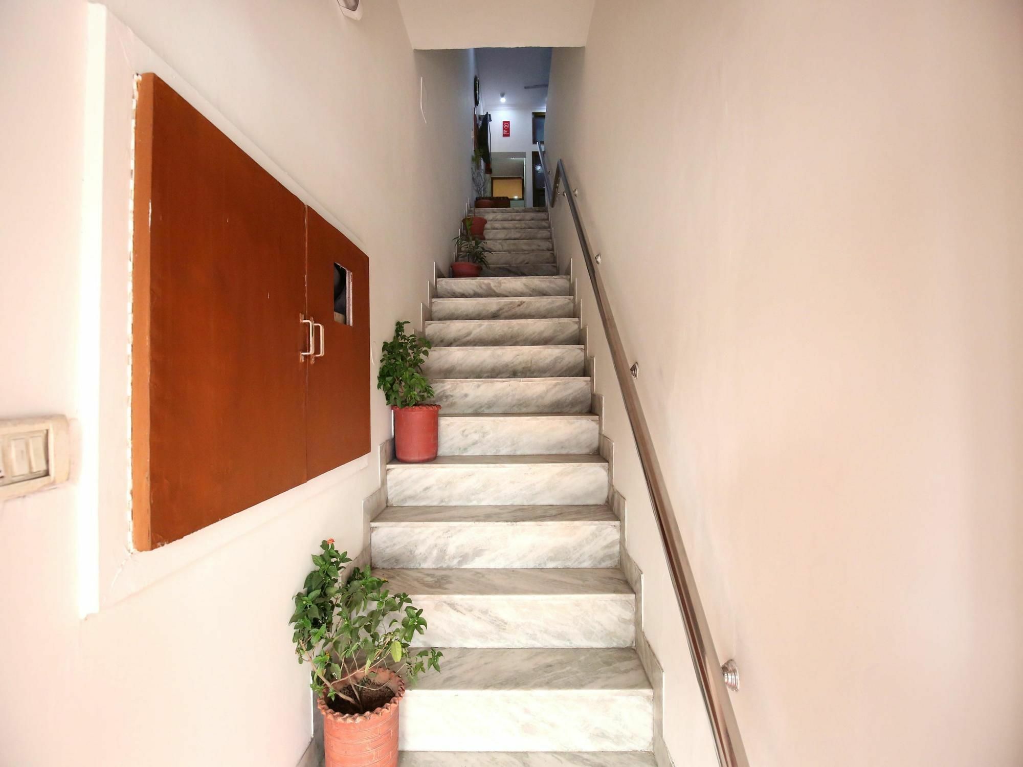 Hotel O Skylark Chandīgarh Exterior foto